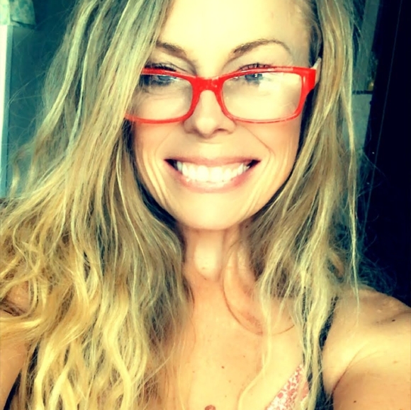 Meet your Posher, Lisa - Picture 3 of 3